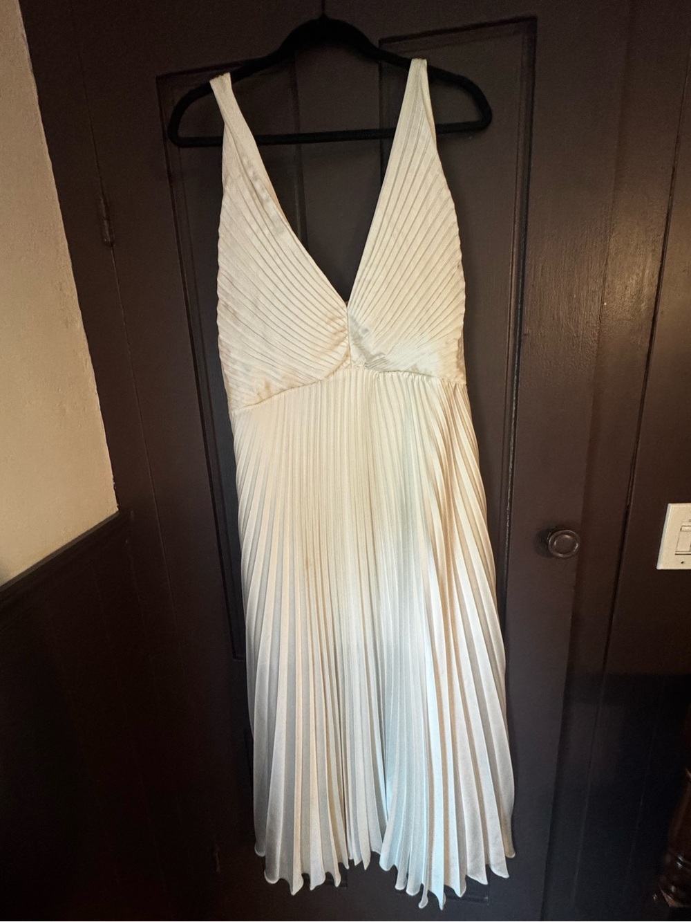 Abercrombie Women’s White Pleated V-Neck Dress